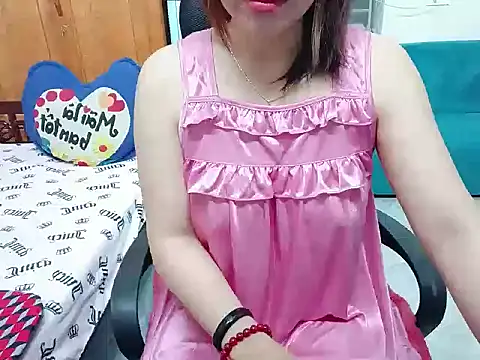 Snapshot of Heni6368 chatting on February 26, 9:36 pm Heni6368 online show from February 26, 9:36 pm