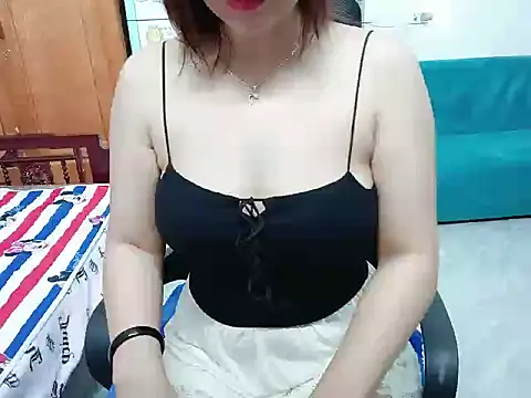 Snapshot of Heni6368 chatting on February 27, 10:32 pm Heni6368 online show from February 27, 10:32 pm