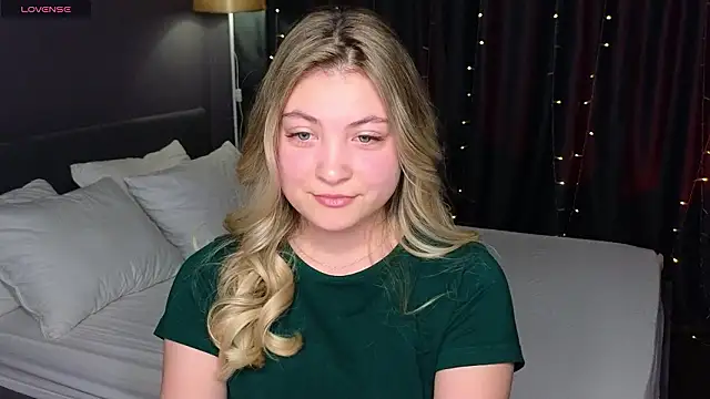 Snapshot of Angel__Grace chatting on January 17, 12:26 am Angel Grace online show from January 17, 12:26 am