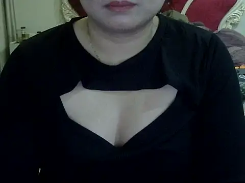 Snapshot of Sarah_no_land chatting on January 10, 4:09 pm Sarah no land online show from January 10, 4:09 pm