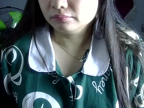 Snapshot of Sarah_no_land chatting on February 8, 2:48 am Sarah no land online show from February 8, 2:48 am