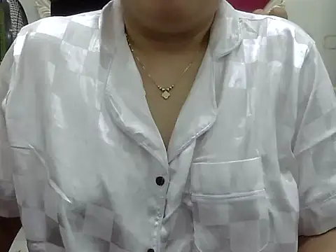 Snapshot of Sarah_no_land chatting on March 25, 2:01 pm Sarah no land online show from March 25, 2:01 pm