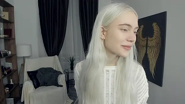 KristalCrowner online show from February 22, 7:45 pm