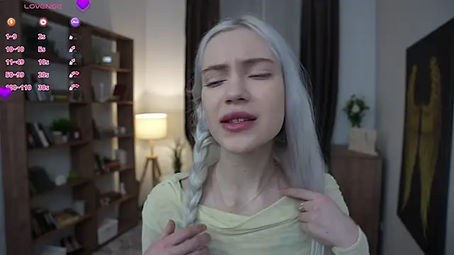 KristalCrowner online show from March 5, 7:10 pm