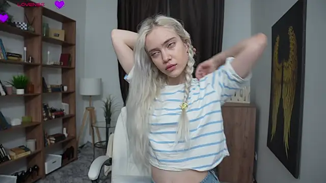 KristalCrowner online show from March 22, 7:17 pm