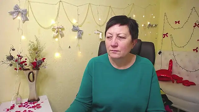 EmilyL0ve online show from January 17, 6:00 pm