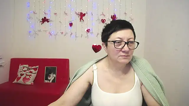 EmilyL0ve online show from February 15, 6:15 pm