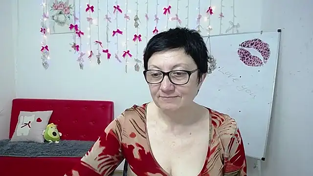 EmilyL0ve online show from April 15, 7:58 pm