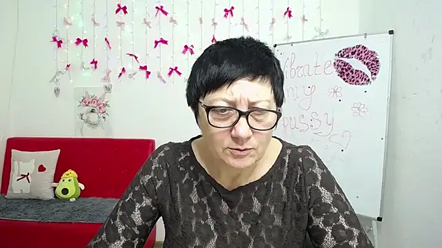 EmilyL0ve online show from April 29, 5:30 pm