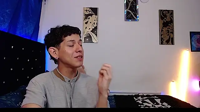 Snapshot of yorsamm_smit chatting on February 21, 12:33 am yorsamm smit online show from February 21, 12:33 am