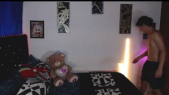 Snapshot of yorsamm_smit chatting on March 8, 8:34 pm yorsamm smit online show from March 8, 8:34 pm