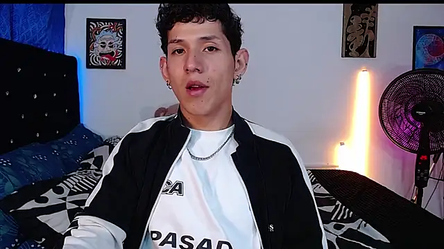 Snapshot of yorsamm_smit chatting on March 13, 1:45 am yorsamm smit online show from March 13, 1:45 am