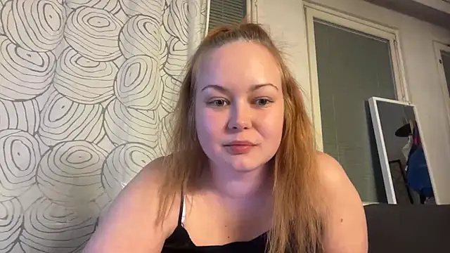 Snapshot of sweet-iina chatting on February 18, 9:33 pm sweet-iina online show from February 18, 9:33 pm