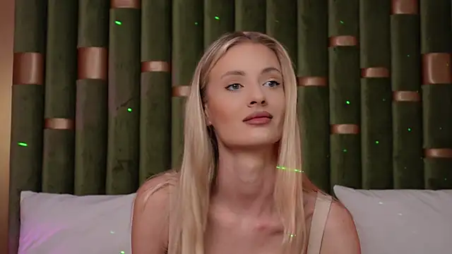 AmeliaAngel online show from December 6, 8:15 am