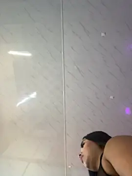 Liaevans   online show from January 10, 7:04 pm