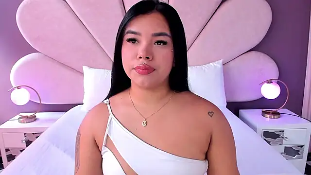 Liaevans   online show from February 11, 7:30 pm