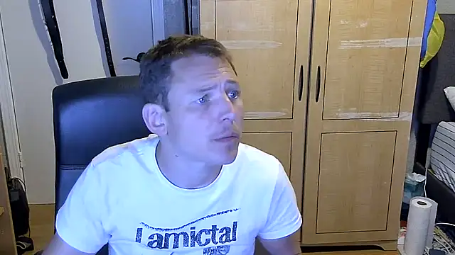 Snapshot of AurinSky chatting on June 14, 2:35 am AurinSky online show from June 14, 2:35 am