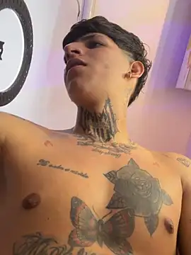 Snapshot of Sam_sexy_35 chatting on February 5, 12:15 am Sam sexy 35 online show from February 5, 12:15 am