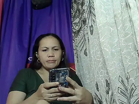 prettymomma24xx online show from May 14, 9:21 pm