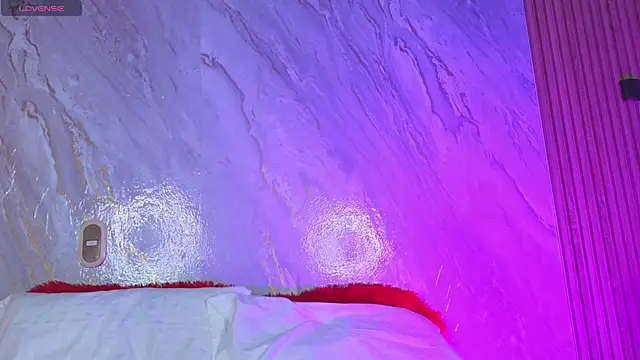 Snapshot of LolaHoneyy chatting on January 10, 5:09 am LolaHoneyy online show from January 10, 5:09 am