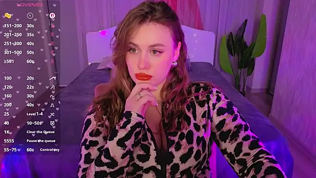 Snapshot of Adelynnn chatting on January 10, 11:20 pm Adelynnn online show from January 10, 11:20 pm