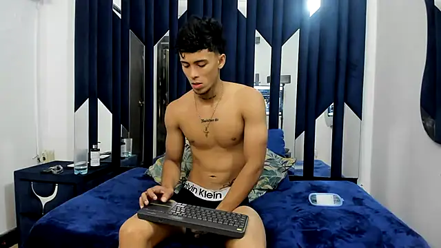 aishaxht online show from May 13, 8:38 pm