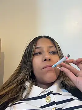 vicky bass  online show from May 5, 3:14 am