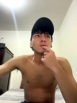 Snapshot of ErickRojass3 chatting on January 8, 2:03 am ErickRojass3 online show from January 8, 2:03 am