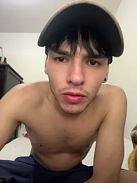 Snapshot of ErickRojass3 chatting on January 9, 2:36 am ErickRojass3 online show from January 9, 2:36 am
