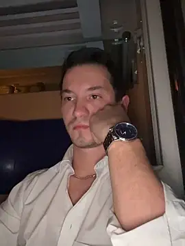 Snapshot of batschi0512 chatting on January 6, 8:56 pm batschi0512 online show from January 6, 8:56 pm