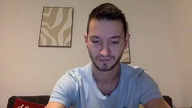 Snapshot of batschi0512 chatting on January 13, 9:53 pm batschi0512 online show from January 13, 9:53 pm