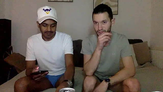 Snapshot of batschi0512 chatting on January 18, 10:57 pm batschi0512 online show from January 18, 10:57 pm