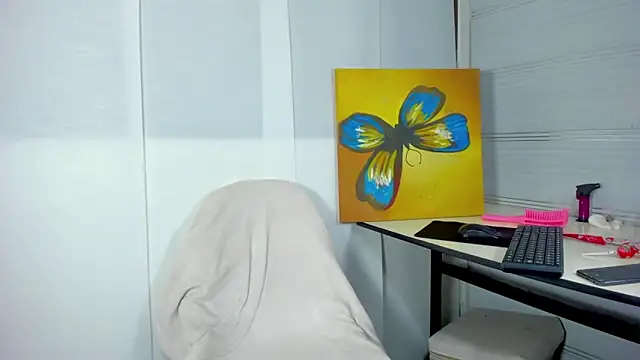 Snapshot of Sue_blue chatting on February 16, 2:29 am Sue blue online show from February 16, 2:29 am