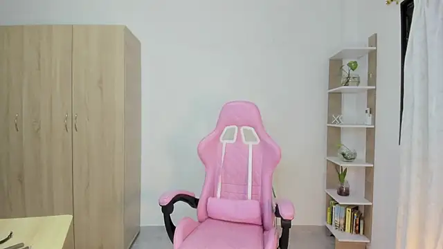 Snapshot of celestes777 chatting on January 10, 8:32 pm celestes777 online show from January 10, 8:32 pm