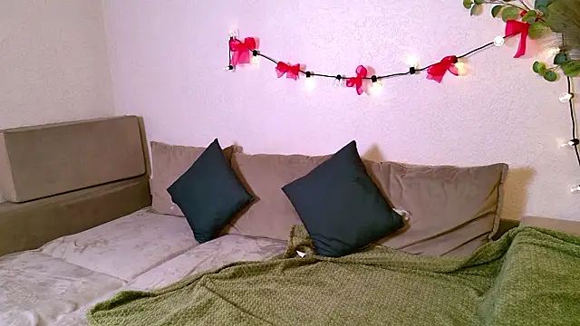 Snapshot of BlondeHott chatting on February 14, 7:38 am BlondeHott online show from February 14, 7:38 am