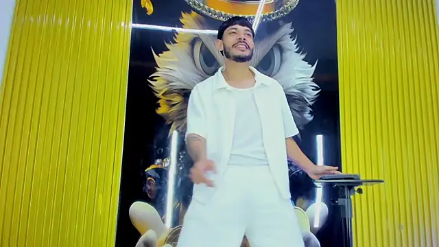 Snapshot of jhosue_boy_xxx chatting on January 6, 12:03 am jhosue boy xxx online show from January 6, 12:03 am