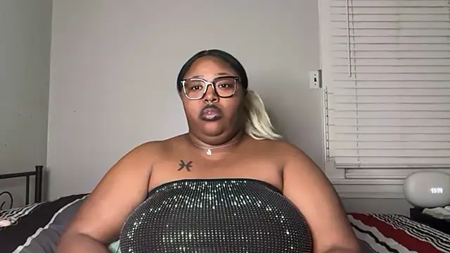 Chocolatebunnyxx96 online show from April 2, 3:15 am