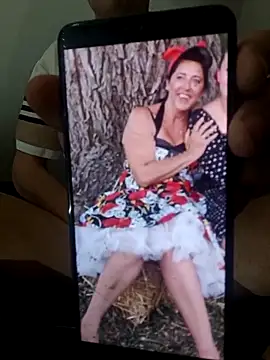 Snapshot of Anuslarge chatting on March 6, 11:39 am Anuslarge online show from March 6, 11:39 am