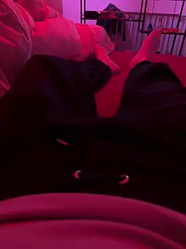 Snapshot of SamuelH59892 chatting on April 8, 9:59 pm SamuelH59892 online show from April 8, 9:59 pm