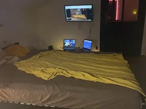 FFistPig69 online show from April 14, 3:56 am