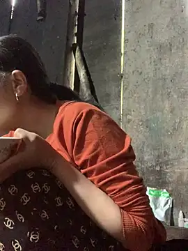 Snapshot of hinicky-0 chatting on February 1, 2:10 am hinicky-0 online show from February 1, 2:10 am