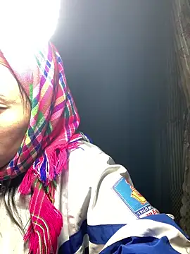 Snapshot of hinicky-0 chatting on February 2, 7:40 am hinicky-0 online show from February 2, 7:40 am