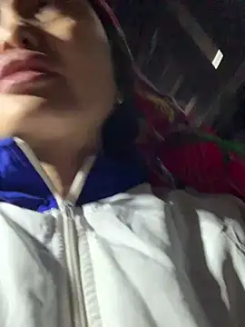 Snapshot of hinicky-0 chatting on February 3, 12:53 am hinicky-0 online show from February 3, 12:53 am