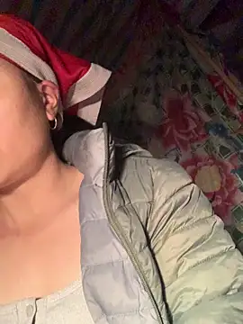 Snapshot of hinicky-0 chatting on February 8, 12:36 am hinicky-0 online show from February 8, 12:36 am