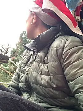 Snapshot of hinicky-0 chatting on February 9, 9:46 am hinicky-0 online show from February 9, 9:46 am