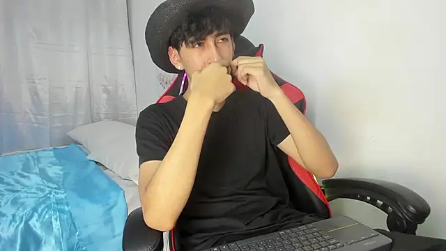 julian xx online show from April 28, 7:08 pm