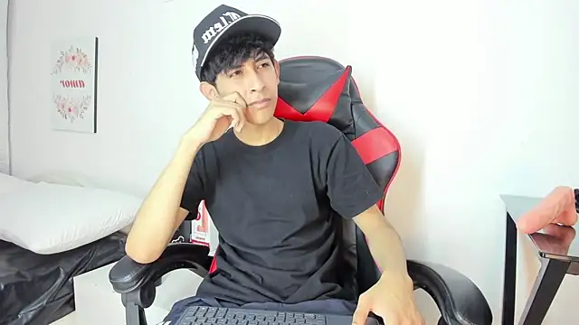 julian xx online show from May 11, 6:38 pm