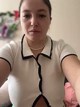 AlexaYvonne online show from February 3, 3:59 am