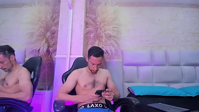 TyagoRoberts  online show from January 18, 9:29 pm