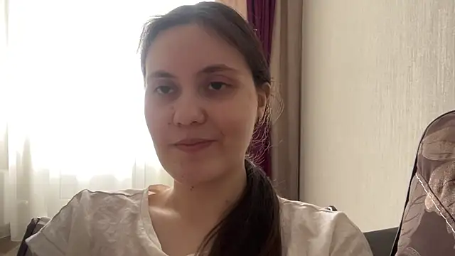 Snapshot of LanaLive chatting on April 8, 5:18 am LanaLive online show from April 8, 5:18 am